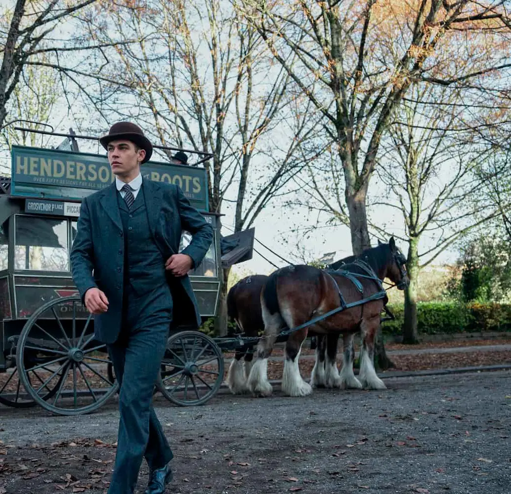 El actor Hero Fiennes-Tiffin es el protagonista de El joven Sherlock, la serie sobre el detective. FOTO: Daniel Smith / Prime Video