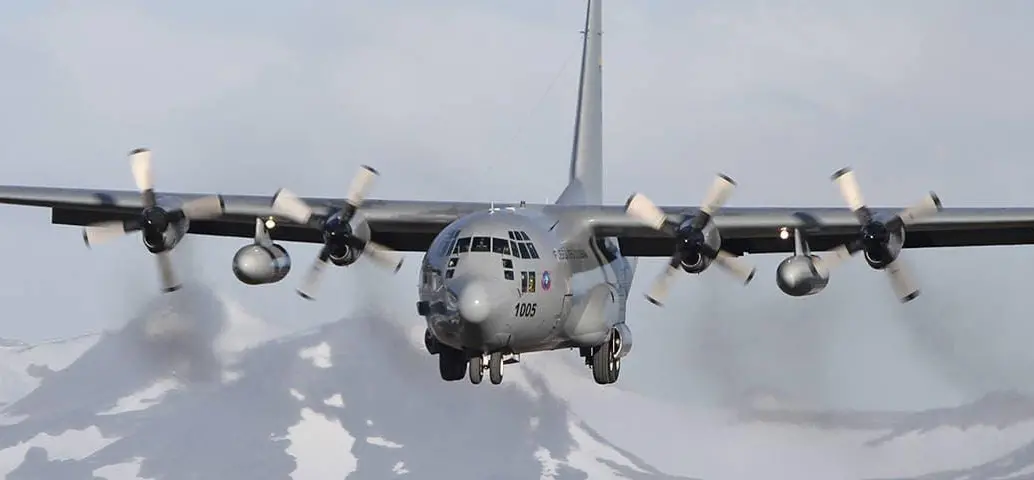 El C-130H Hércules es un avión de transporte militar diseñado para movilizar tropas y carga pesada en zonas de difícil acceso. FOTO: FAC. 