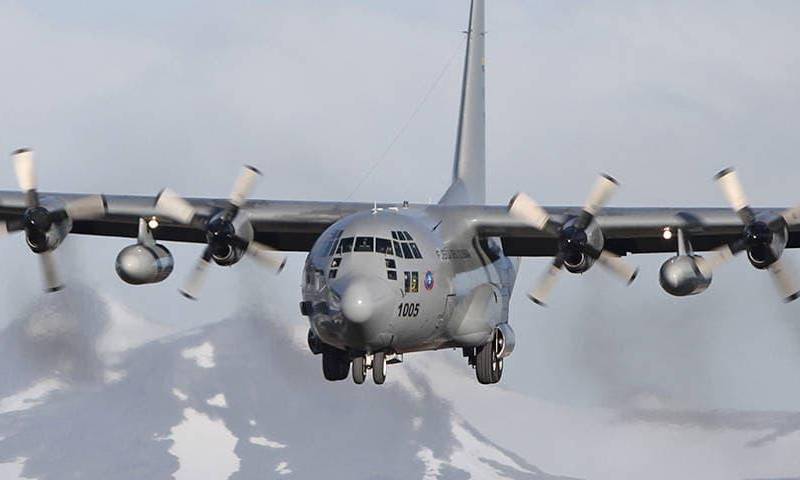 El C-130H Hércules es un avión de transporte militar diseñado para movilizar tropas y carga pesada en zonas de difícil acceso. FOTO: FAC. 