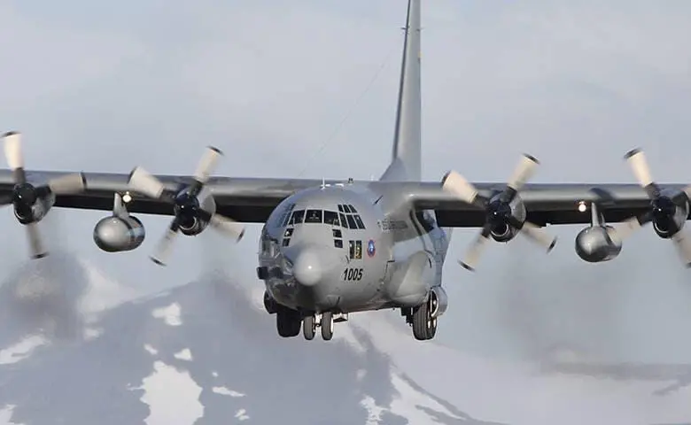 El C-130H Hércules es un avión de transporte militar diseñado para movilizar tropas y carga pesada en zonas de difícil acceso. FOTO: FAC. 