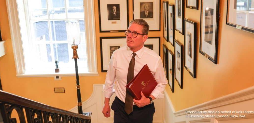 Reino Unido busca liderar una salida diplomática para reabrir el estrecho de Ormuz en medio de la escalada de la guerra con Irán. FOTO: Keir Starmer vía X. 