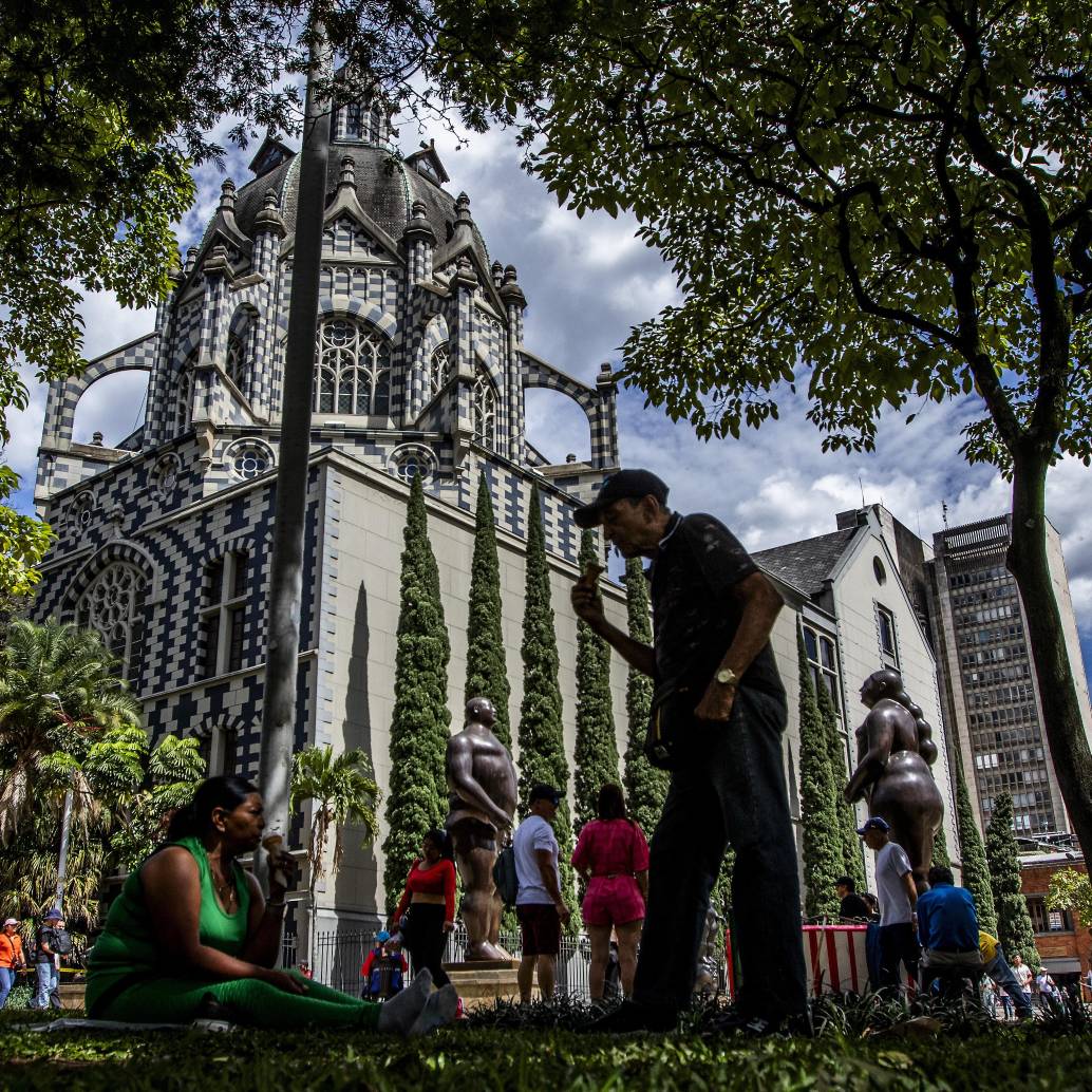 El cambio en la Plaza de Botero y sus edificios aledaños es evidente. Foto: Julio César Herrera Echeverri