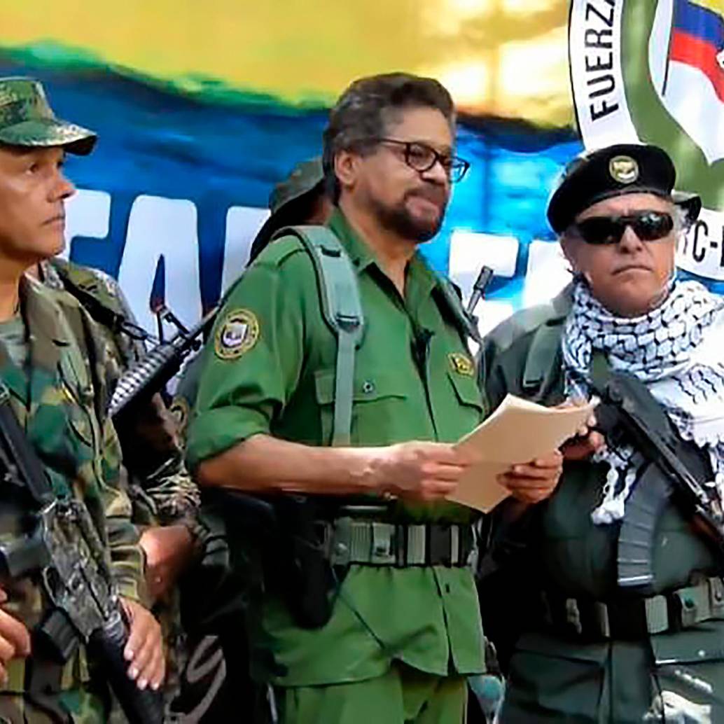 Luciano Marín Arango, alias “Iván Márquez” (centro), fundó la Segunda Marquetalia después de traicionar el proceso de paz con las Farc y huir a Venezuela. FOTO: Captura de video