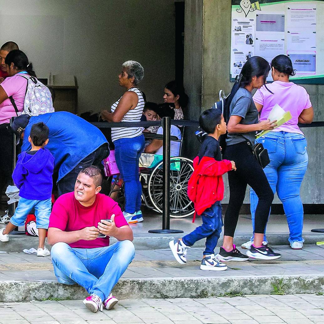 Desde hace casi tres años, la Superintendencia Nacional de Salud ordenó la intervención forzosa de la EPS Savia Salud, pero sus pasivos con hospitales y gastos administrativos han seguido creciendo. FOTO Julio Herrera.