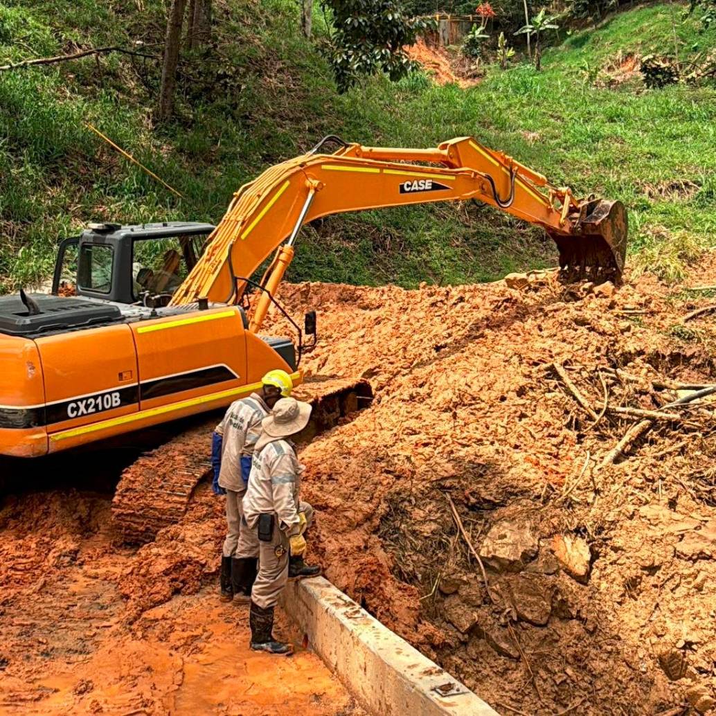 Desde la Alcaldía de Medellín vienen removiendo los deslizamientos en 120 puntos de las quebradas de Medellín. FOTO: CORTESÍA ALCALDÍA DE MEDELLÍN