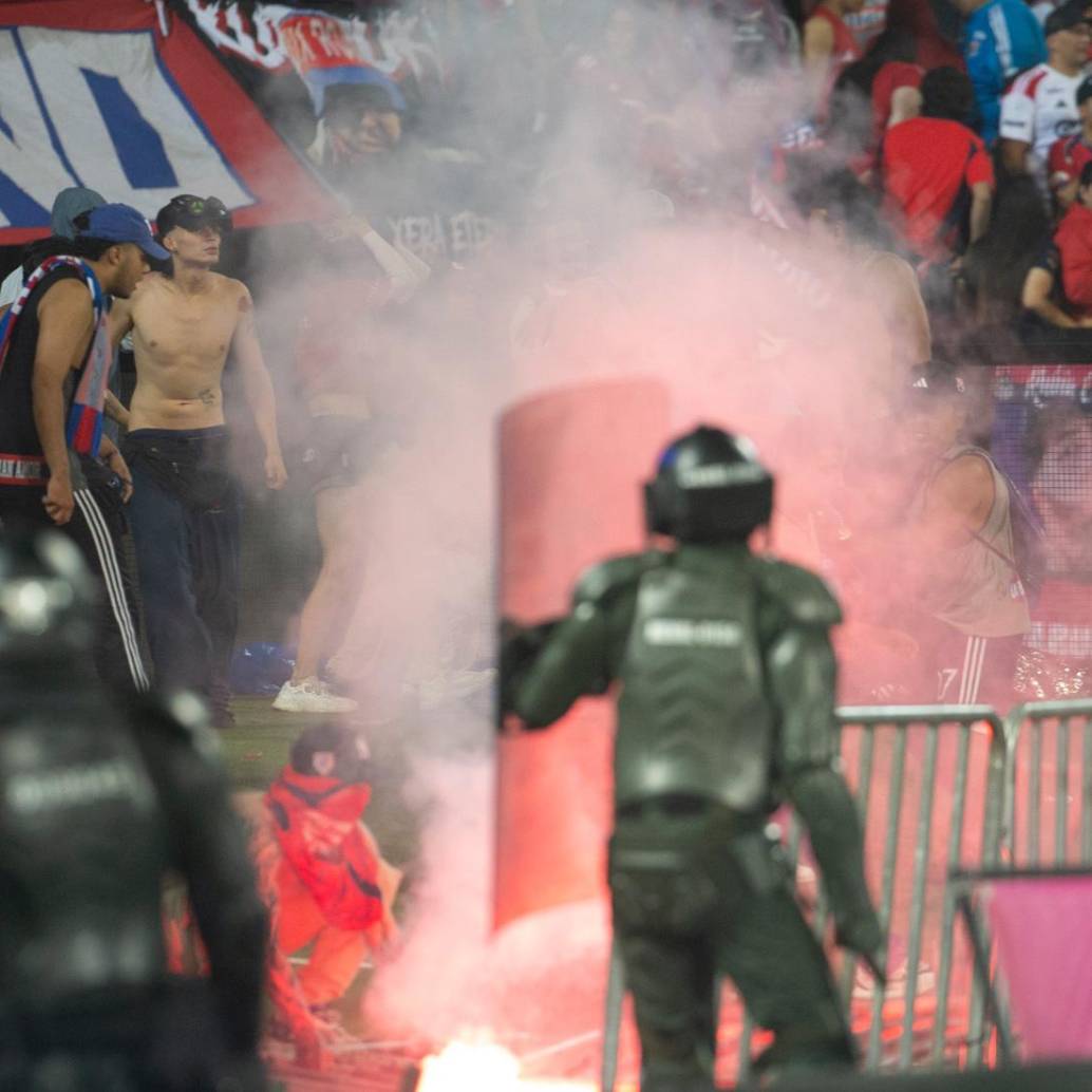 Los desmanes registrados en el estadio Atanasio Girardot dejaron un saldo de 59 personas heridas, entre ellas siete policías, tras la final entre Atlético Nacional y Deportivo Independiente Medellín. FOTO: Camilo Suárez. 