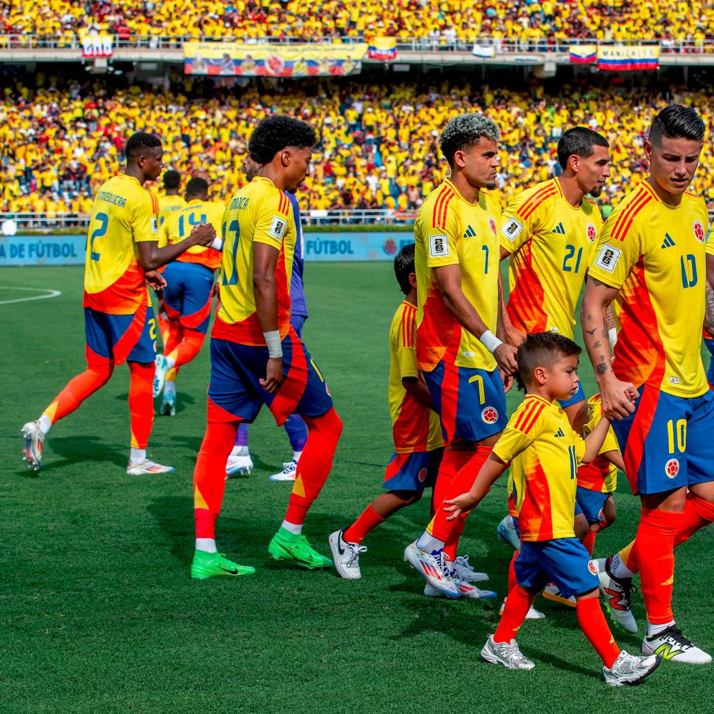 James Rodríguez la madrugó a la convocatoria y fue el primero en llegar. El 10 liderará nuevamente a la Selección. <span class="mln_uppercase_mln">FOTO</span> <b><span class="mln_uppercase_mln">Juan antonio sanchéz</span></b> 