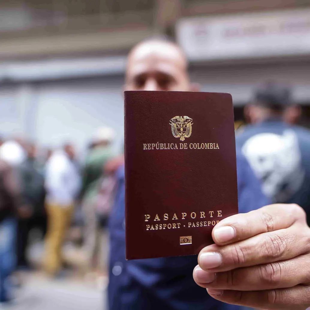 La Procuraduría pide evitar traumatismo con el cambio del operador para expedir pasaportes. Foto: Colprensa