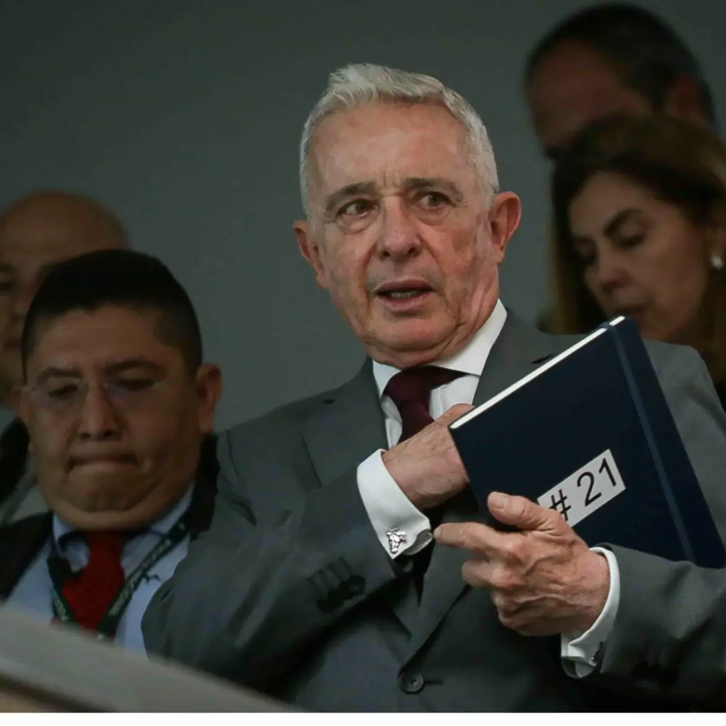Dos días completa el expresidente Álvaro Uribe rindiendo su testimonio en el juicio por soborno a testigos y fraude procesal. Una vez finalice la defensa, iniciará el contrainterrogatorio. FOTO cOLPRENSA