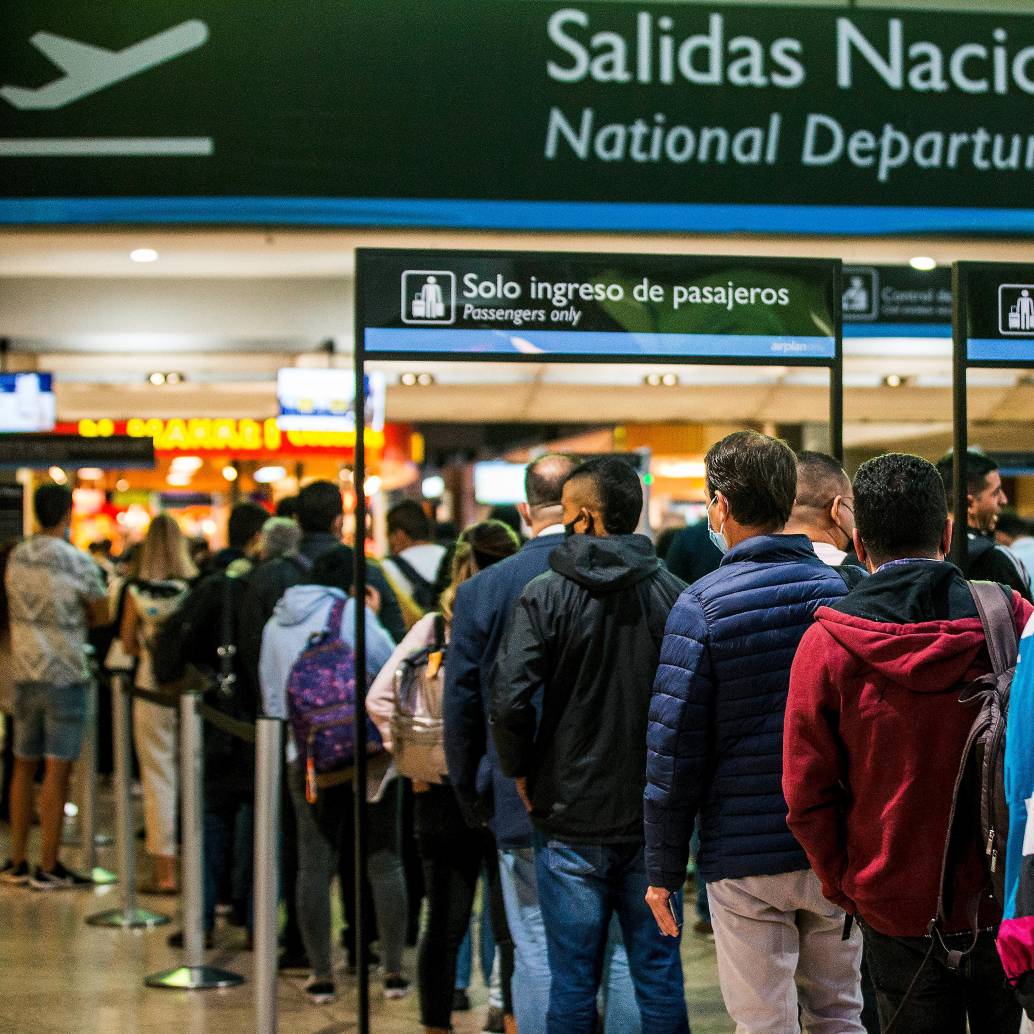 Hay congestión en los vuelos que estaban programados para la noche de este martes, debido al vuelo del dron sobre el aeropuerto. FOTO: JULIO CÉSAR HERRERA