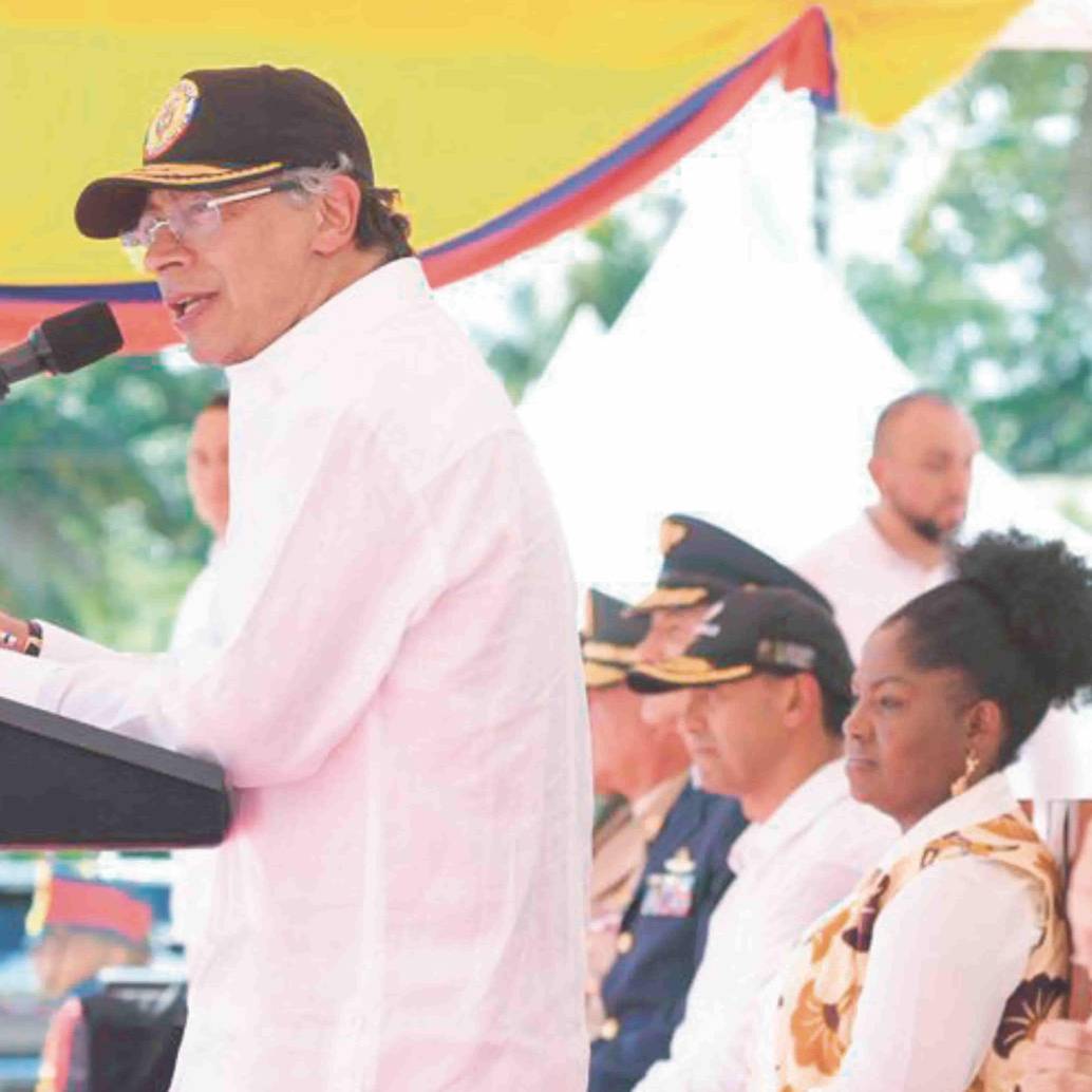 El presidente conmemoró la Batalla de Boyacá por primera vez en la historia fuera del tradicional Puente de Boyacá. Lo hizo en Leticia. FOTO Presidencia