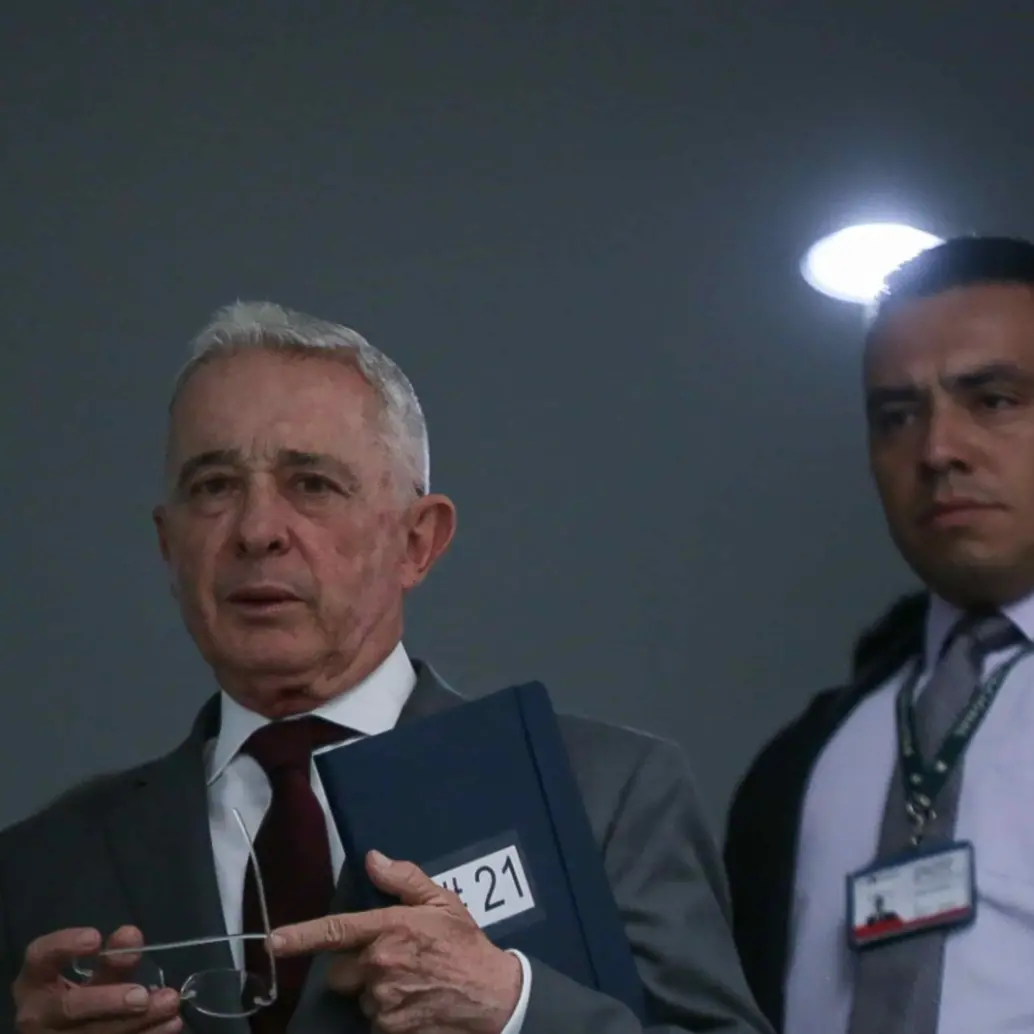 Dos días completa el expresidente Álvaro Uribe rindiendo su testimonio en el juicio por soborno a testigos y fraude procesal. Una vez finalice la defensa, iniciará el contrainterrogatorio. FOTO cOLPRENSA