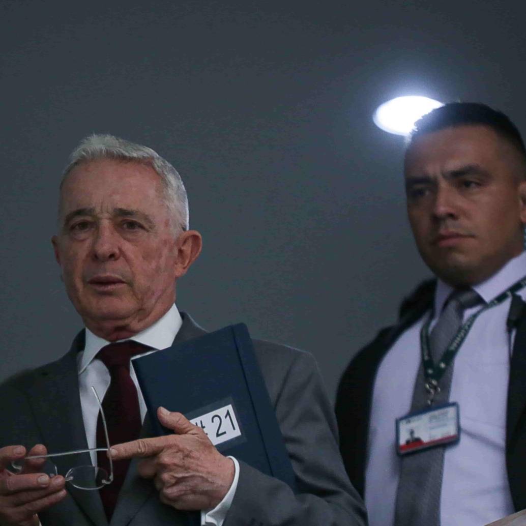 El expresidente Álvaro Uribe fue acusado de soborno a testigos y fraude procesal. FOTO Colprensa