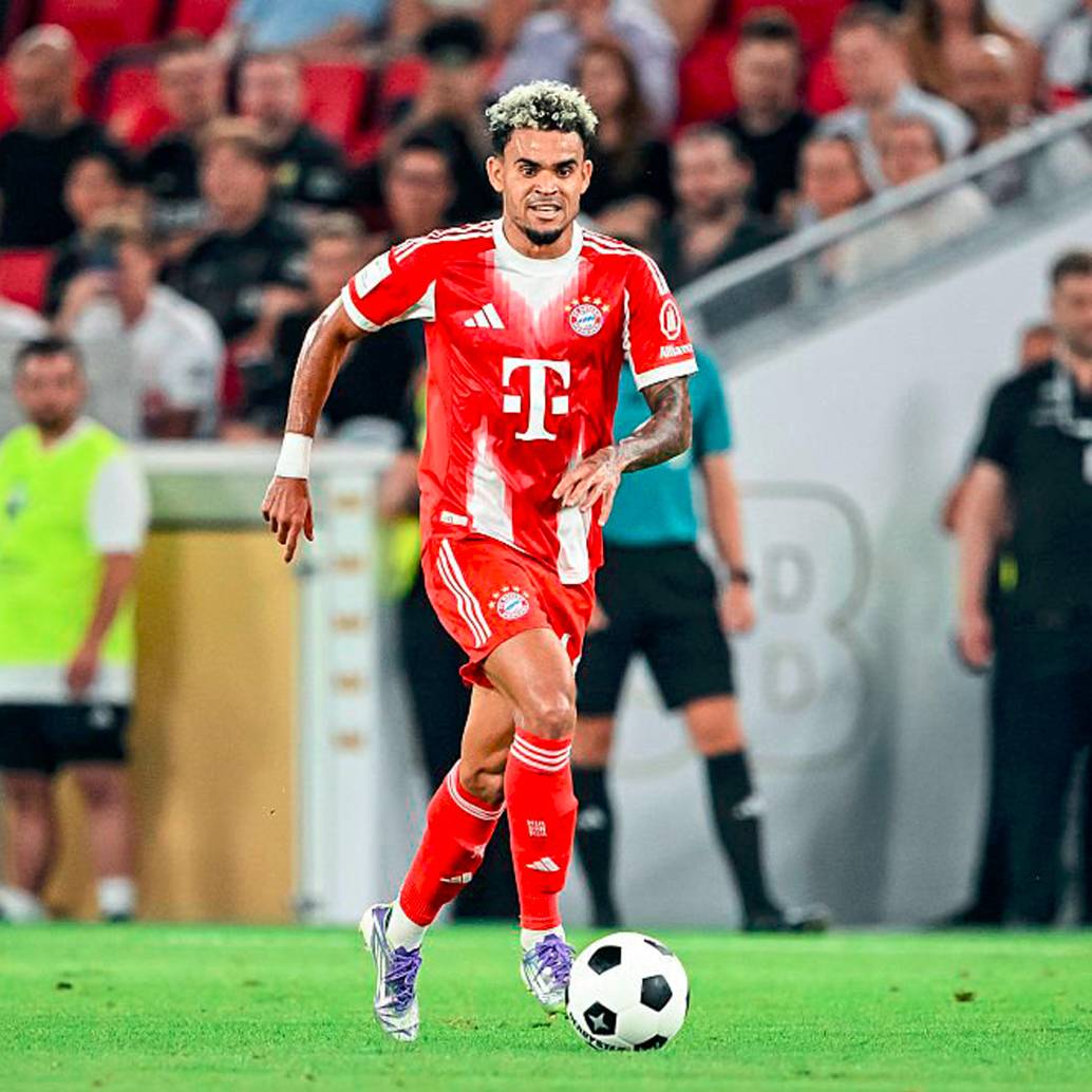 Luis Díaz llegó al Bayern de Múnich como el jugador más costoso del club en el periodo de transferencias y ya comienza a responder a esa inversión con un gol y un título en su primer partido oficial. <span class="mln_uppercase_mln">FOTO</span> <b><span class="mln_uppercase_mln">getty</span></b>