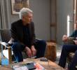 Harrison Ford y Michael J. Fox juntos en <i>Shrinking</i>, en español <i>Terapia sin filtro.</i> FOTO Cortesía Apple TV
