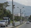 Estas cámaras, ubicadas en las afueras de los talleres del Metro de Medellín, ahora sancionarán a quienes pasen a más de 50 km/h, cuando hasta hace poco permitía pasar por ellas a 50 km/h. FOTO: SANTIAGO MESA RICO