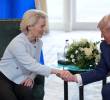 Ursula von der Leyen y Donald Trump se reunieron en Escocia y lograron un acuerdo comercial que empezaría a aplicarse a partir de agosto. Foto: Getty