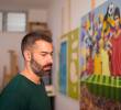 El pintor colombiano Esteban Ocampo presenta su obra en Samsung Art Store, fusionando arte, fútbol y tecnología en una propuesta que resalta la identidad nacional. FOTO Colprensa