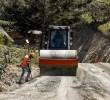 Desde hace casi una década, Antioquia tiene andando un proyecto para pavimentar las vías de acceso a sus municipios. De 322 kilómetros planeados ya van 214 pavimentados. FOTO<b> Manuel Saldarriaga</b>