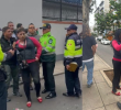 <b>César Iván Araujo Córdova, de 46 años,</b> fue capturado luego de haber ingresado al baño de un colegio disfrazado de mujer en Lima, Perú. Foto, municipalidad de Miraflores.