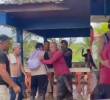 En pleno operativo, la comunidad llegó y resguardó al disidente. Foto: captura de video