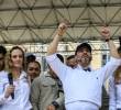 Abelardo De La Espriella en la Plaza Botero, una vez se confirmó el apoyo hacia él por parte del partido político Creemos. FOTO Camilo Suárez.