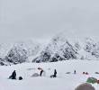 Rescatan a cientos de excursionistas en el Everest tras feroz tormenta que los sorprendió en la mejor época para escalar