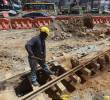 Encontraron vieja carrilera del ferrocarril en obras del intercambio de Mayorca. Foto: Manuel Saldarriaga Quintero