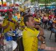 Expertos laborales advierten que abandonar funciones para seguir partidos del Mundial podría generar sanciones disciplinarias en algunas empresas. FOTO EL COLOMBIANO