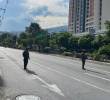 Cerca de las 3:30 de la tarde y dentro de las revisiones y monitoreos que hace el Ejército, se generó una alerta por una maleta abandonada en el sector, aseguró el alcalde de Medellín. FOTO: REDES SOCIALES