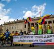 Los deportistas, entrenadores, padres de familia y dirigentes llegaron hasta la Plaza de Bolívar de Bogotá para pedir un presupuesto digno para el deporte en 2026. FOTO COLPRENSA