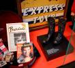 Un par de botas de vaquero se exhiben durante una presentación a la prensa del “Centro Bruce Springsteen para la Música Estadounidense” en el campus de la Universidad de Monmouth en West Long Branch, Nueva Jersey. Foto Afp