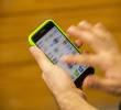 Descargue solo desde tiendas oficiales: evite instalar apps desde enlaces de WhatsApp, SMS o redes sociales. FOTO: Archivo EL COLOMBIANO, Carlos Velásquez