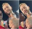 El atacante colombiano Edwin Mosquera sorprendió al astro brasileño Neymar al darle un beso en el cuello mientras grababa un video con su teléfono. FOTO: Tomada de redes sociales @shirrasco70 y @ramirez04043