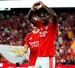 Jhon Jader Durán haciendo un corazón en su celebración. FOTO: <b>X SLBenfica</b>