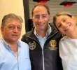 Susana, dueña del emprendimiento Klea en Medellín, junto a su padre, don Fernando, y el vicepresidente electo José Manuel Restrepo. Foto: Captura de video.