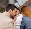 Según estudios, el chisme contribuye a mantener buenas relaciones sociales y a evitar comportamientos egoístas. FOTO: Getty