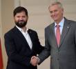 Gabriel Boric felicitó a quien será su sucesor en la Presidencia, José Antonio Kast. Foto: AFP