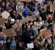 Las protestas estudiantiles se han extendido por varias ciudades de Francia, con bloqueos, enfrentamientos y daños en centros educativos. FOTO: AFP.