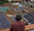 Según las estimaciones oficiales, las familias podrían registrar ahorros entre 20% y 40% en sus facturas de energía, dependiendo de factores como la radiación solar y el tipo de instalación. Foto: Manuel Saldarriaga