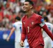 Se convirtió en el primer futbolista de la historia en marcar gol en seis ediciones distintas de la Copa del Mundo (2006, 2010, 2014, 2018, 2022 y 2026) y se consagró como el jugador de mayor edad en conseguir un doblete en la historia de los Mundiales, entre otros. FOTO: AFP