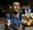 Uno de los habitantes de calle atendido por Aguapaneleros. FOTOS: JULIO HERRERA Y CORTESÍA