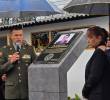 Un año después del asesinato del coronel (r) Élmer Fernández, exdirector de La Modelo, las autoridades y su familia estuvieron presentes en un acto en su homenaje. FOTO: Defensoría del Pueblo