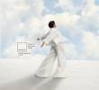 Cada año, el Pantone Color Institute elige un color para lograr llevar las tendencias en todos los sentidos y eligió un tono de blanco, “Cloud Dancer”, para el 2026. FOTO: Pantone Color Institute