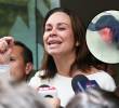 María Claudia Tarazona habló sobre el joven de 15 años señalado de disparar el arma contra Miguel Uribe. Fotos: Colprensa y captura de video.