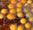 Ya casi llega la navidad y con ella el olor a buñuelos recién hechos en todas las cocinas de la ciudad. FOTO: María Franco