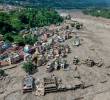 Las inundaciones provocaron el desbordamiento de un río en el distrito de Rasuwa, Nepal, cerca de la frontera con China. Foto: AFP