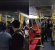 Pasajeros de TransMilenio presenciaron el momento en que una mujer fue atacada con un machete dentro de un articulado en Bogotá. FOTO: CAPTURA DE VIDEO.