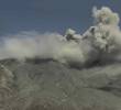 Después de que un histórico terremoto de magnitud 7.4 sacudiera al país la mañana del lunes 10 de agosto de 2026, el volcán Puracé registró una serie de emisiones de ceniza y gases. FOTO: Colprensa