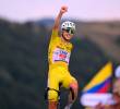 El esloveno Tajed Pogacar celebra su victoria en la etapa 14 del Tour de Francia. FOTO GETTY